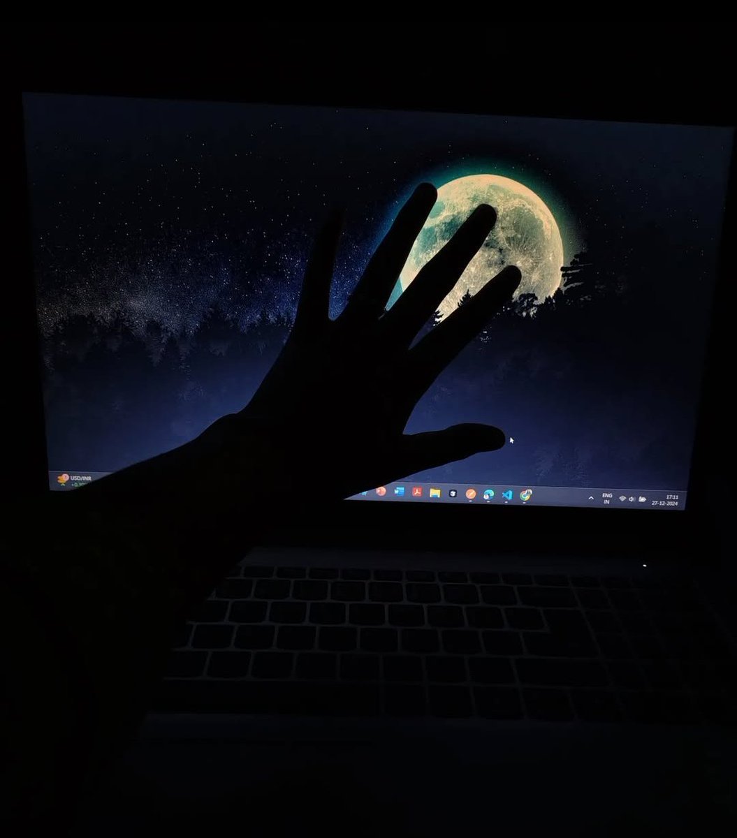 Touched the moon, even if just on screen🌜🌜🤗
