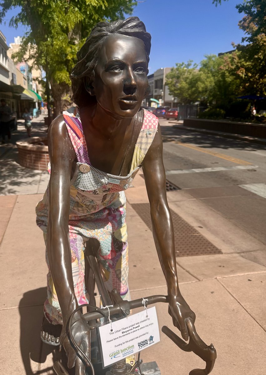 StinaSieg's tweet image. The flowers are blooming, it's the last day of school — and a guy in a van is yelling that John Lennon was actually murdered by a famous horror author.
Spring in Grand Junction.