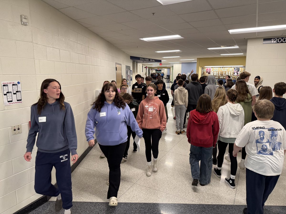 Dr_Maring's tweet photo. Eighth graders visited the high school today!   #glcsHS #glcsMS #gogulllake https://t.co/RBbx0gClIB