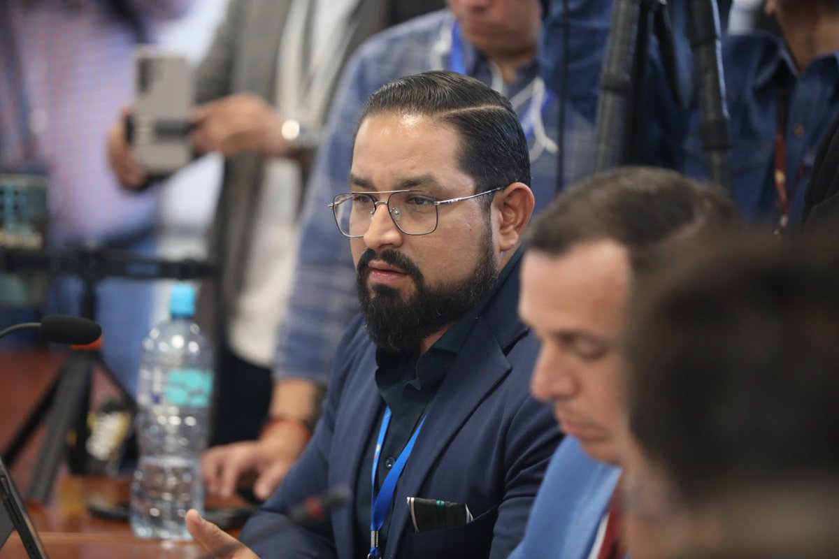 <a href="/FFAAECUADOR/">Fuerzas Armadas del Ecuador</a> Los legisladores de <a href="/DesarrolloEcAN/">Desarrollo Económico, Productivo y la Microempresa</a> <a href="/mishelmanchenok/">Mishel Mancheno</a>, Diego Franco, <a href="/StevenOrdonezB/">Steven Ordóñez</a> y <a href="/abg_sergioec/">Sergio Peña Veloz</a> participan con sus observaciones, reafirmando su compromiso de trabajar con responsabilidad en el proyecto de #LeySolidaridadNacional.