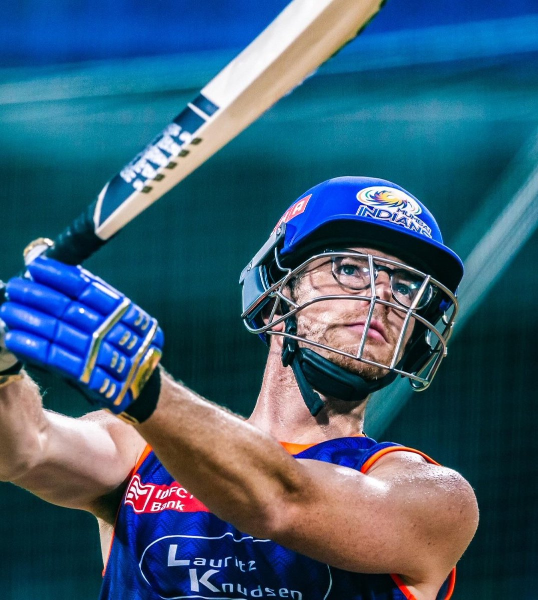 TruthByDp's tweet photo. Cute-u white-u, salt-pepper-u look-u, sedhukka patta sela 🤌

Our #BlackCaps Captain, Sir Mitchell Santner
Took the small team like #MumbaiIndians into the playoffs like a king!
Grace-u + Class-u = Mass-u!
#Respect #CaptainCool #PlayoffMagic https://t.co/s5l355SyNI