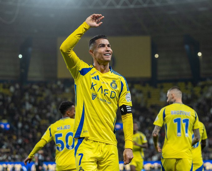🚨🇵🇹 Cristiano Ronaldo reaches 935 career goals as he scores for Al Nassr.