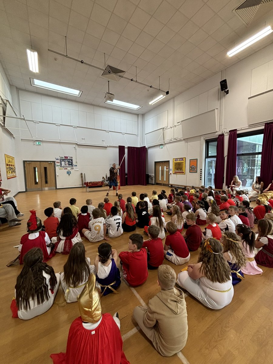 EastfieldPSHull's tweet photo. 3MP have had the best Roman day today π€Ί We got up to so many historic and fun activities! Thank you to Tiberius the Centurion for giving us a fun filled day ποΈβ₯οΈ #eps3MP @HistoricWksps https://t.co/vr8jtJXNTi