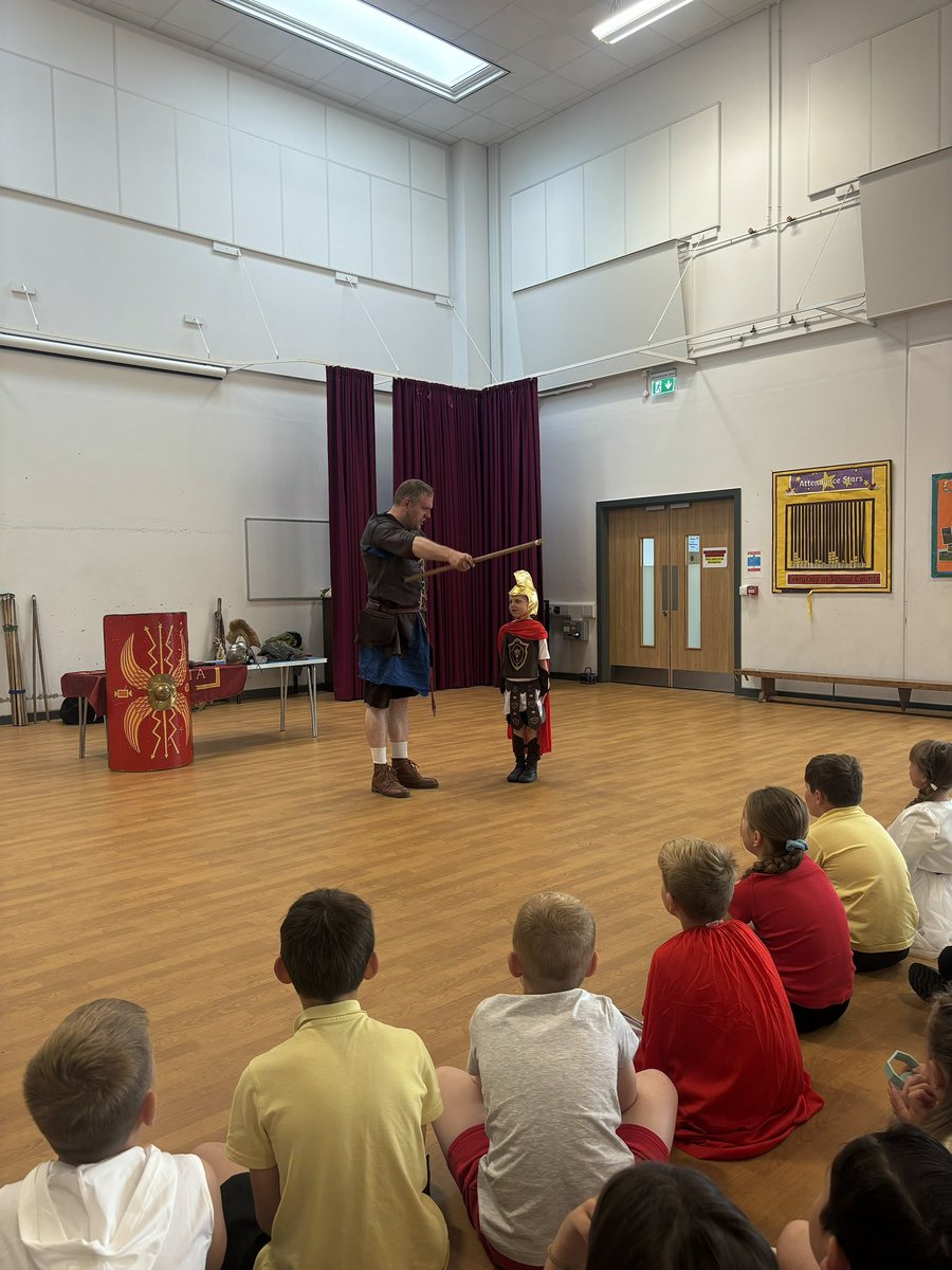 EastfieldPSHull's tweet photo. 3MP have had the best Roman day today π€Ί We got up to so many historic and fun activities! Thank you to Tiberius the Centurion for giving us a fun filled day ποΈβ₯οΈ #eps3MP @HistoricWksps https://t.co/vr8jtJXNTi