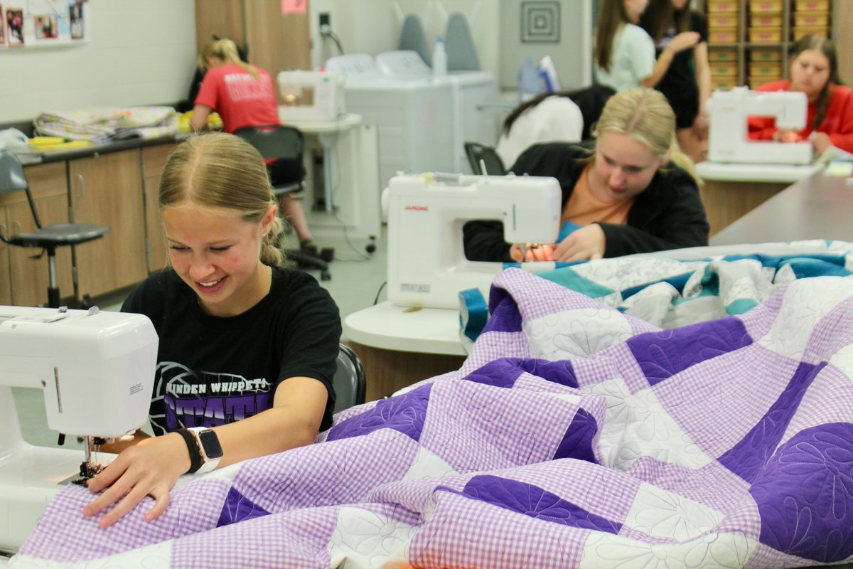 NEadvantage's tweet image. Sowing the Seeds of Time: How quilting became the craze at Minden High, and the teacher behind it
“I hope they remember me and all the things that they learned in here.”
Read! bit.ly/3YXP5ex @MindenWhippets