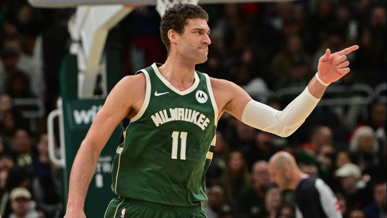 NBALAKERSBLOG's tweet photo. "Habrá mucho interés en [Brook Lopez, agente libre no-restringido este verano]", respondió un ejecutivo de la NBA antes de agregar cínicamente: "Estoy seguro de que los Lakers ya han hablado con él."

Vía @GeryWoelfel https://t.co/gtQRSDoPkp