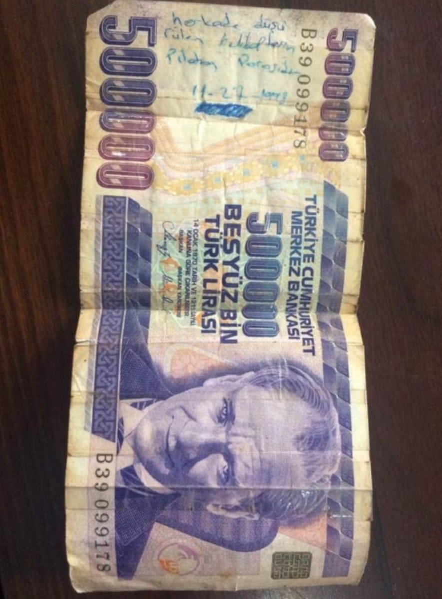turkhafiza1's tweet photo. Ve üzerinden şehit Üsteğmen Oğuz KILINÇ'a ait para alındı.Yarına kalır yanına kalmaz.

Evvelce gidenlerin asil ruhları şad olsun! https://t.co/E1IGyXuwWW
