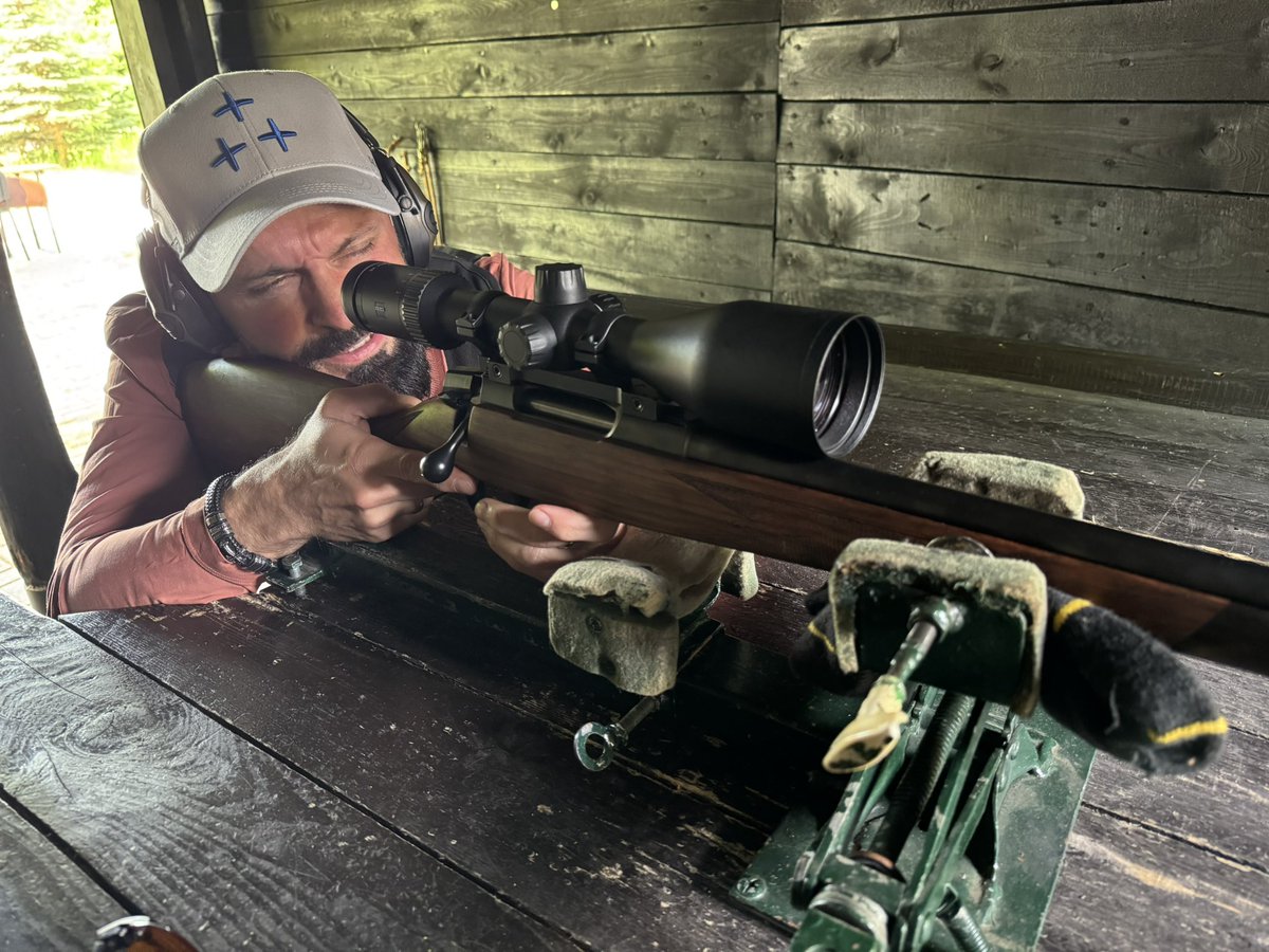 MichalekJanusz's tweet photo. Postrzelane:-) Sesja zdjęciowa zrobiona:-) 😂bok i kula sprawdzone, celność i technika wracają na właściwe tory😎. Trza trenować;) 🧙. 🦌🎯 #HuntingSeasonIscoming #Myślistwo #Strzelectwo #Strzelnica #Sztucer #Strzelba #Kula #Bok #SezonŁowiecki2025 #Hunting https://t.co/FtjPAAedOW