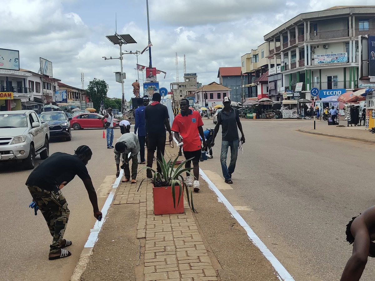 There’s no Bustopboys in Sunyani but the youth gather and clean the city more often. Cleanest City in Ghana for a reason