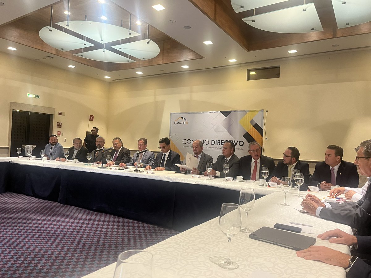 En consejo nacional de <a href="/CANADEVINAC/">CANADEVI NACIONAL Oficial</a> . Nos visita el DG de <a href="/Infonavit/">Infonavit</a>   licenciado <a href="/OctavioRomero_O/">Octavio Romero</a> 
Hablando sobre el programa de vivienda para el bienestar.