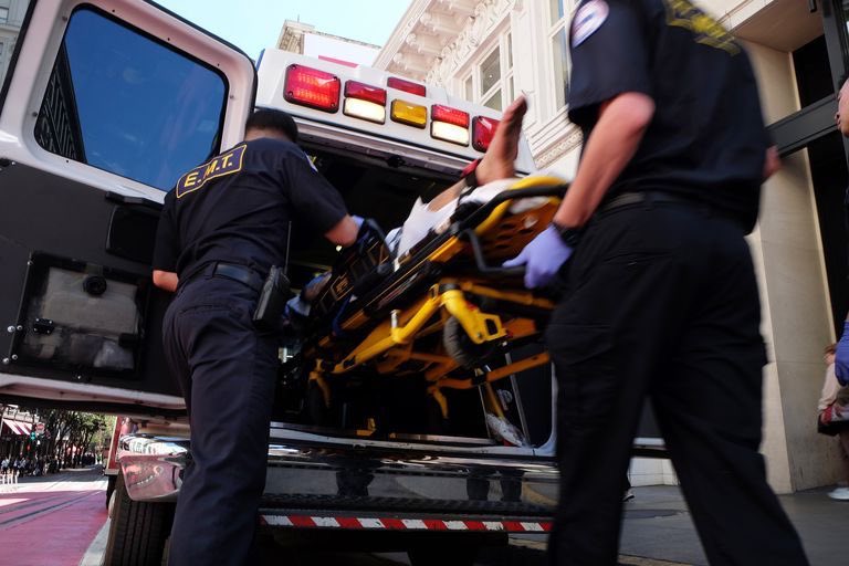 🍃 لَقَدْ كَانَ حَادِثَ حُب مُدَبَّرًا … جَعَلْتُ شُعُورِي يَنْطَلِقُ نَحْوَهَا دُونَ تَوَقُّف وَكَأَنَّ مَكَابِحَهُ مُعَطَّلَة.

بقلمي