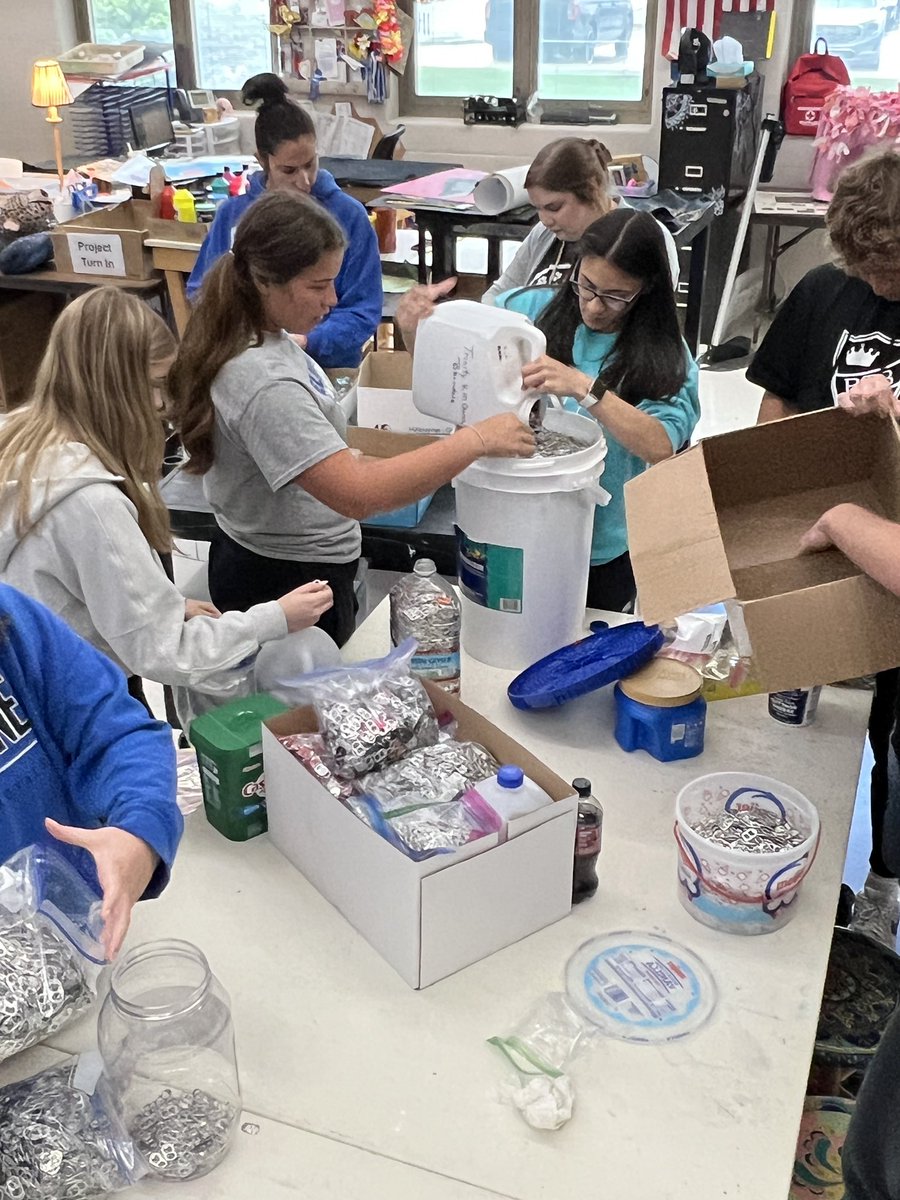 The Heiss and Hall/Meyer homerooms collected  pop tabs for the Ronald McDonald House for their community service project!  Thank you to the community and elementary student council for helping with this extremely successful endeavor!  #WeAreElmwood