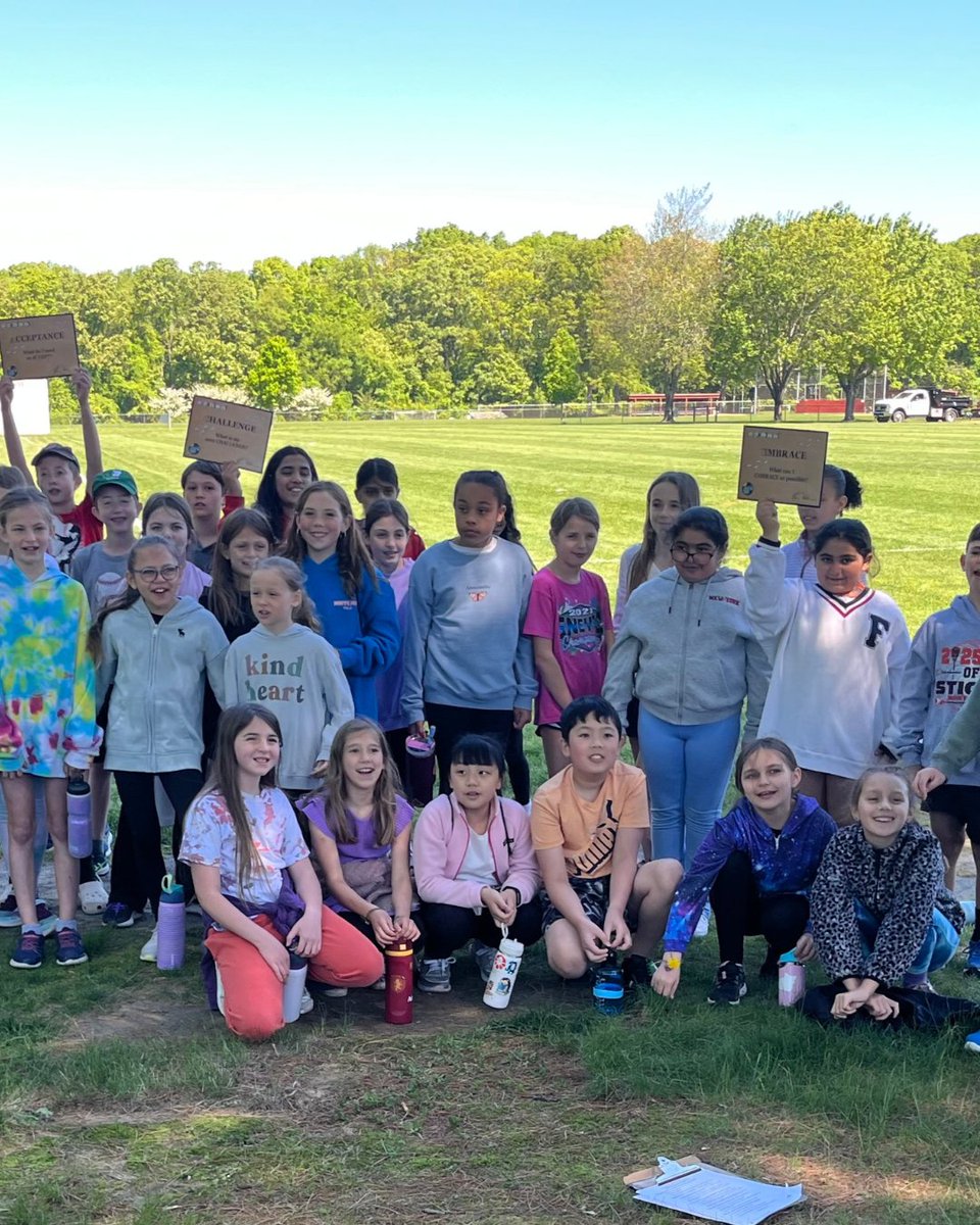 BTDFDN's tweet image. What a perfect day to walk the Grace Trail with 4th graders from East Lyme! We talked about mental health and painted rocks. You can check out the Grace Trail on your own at Peretz Park at Bridebrook in East Lyme.

#MHAM2025