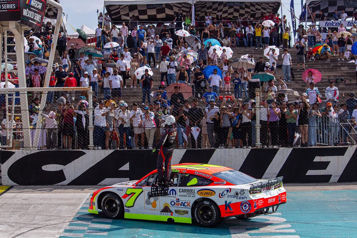 PrimeSportsRace's tweet photo. Xavi Razo, el piloto a vencer en 2025 😎
Décima victoria en NASCAR México y segunda al hilo con el #7 de Prime Sports RT-JVmotorsport.
“Feliz por el trabajo del equipo. ¡A pensar en Querétaro y en el campeonato 2025!”
¡Imparable rumbo al título! 🏆🏁
#XaviRazo #Victoria10 #PSRT https://t.co/11Zp9dmo07