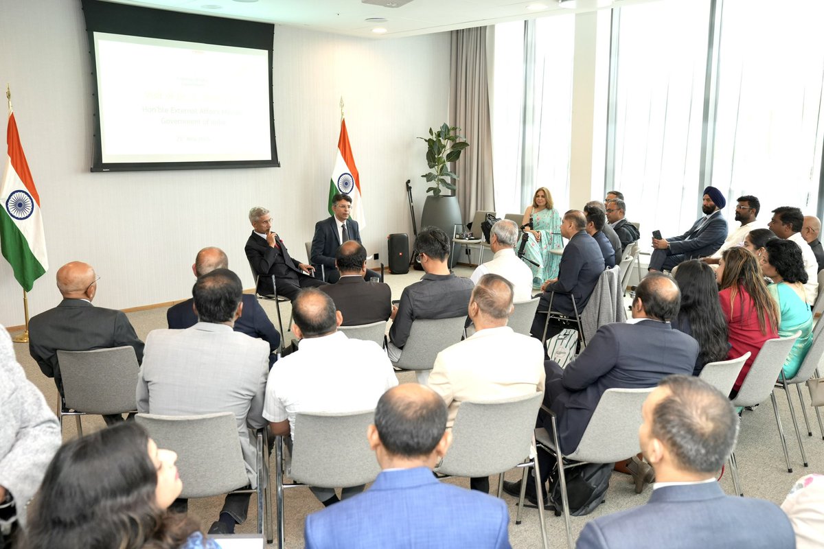 DrSJaishankar's tweet photo. Great to meet with Indian community representatives in Copenhagen. 

They hold the Indian flag high in Denmark and shape our positive image in this country. 

🇮🇳 🇩🇰 https://t.co/aJjZN82Wh0