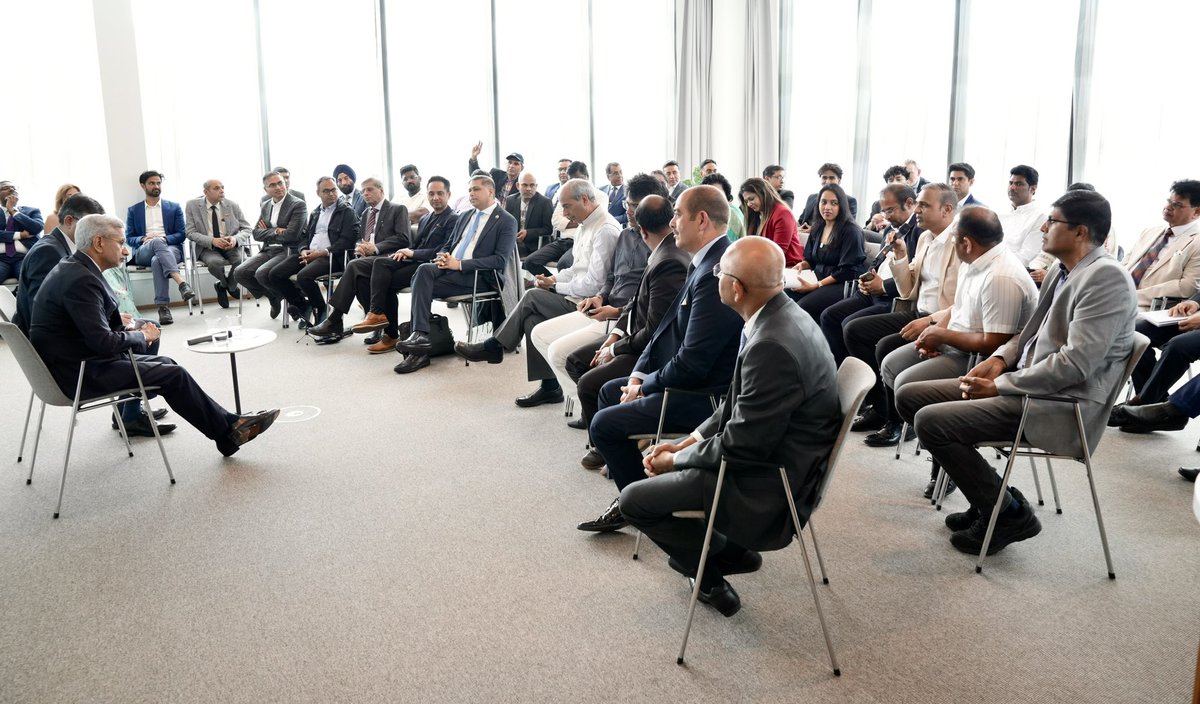 Great to meet with Indian community representatives in Copenhagen. 

They hold the Indian flag high in Denmark and shape our positive image in this country. 

🇮🇳 🇩🇰