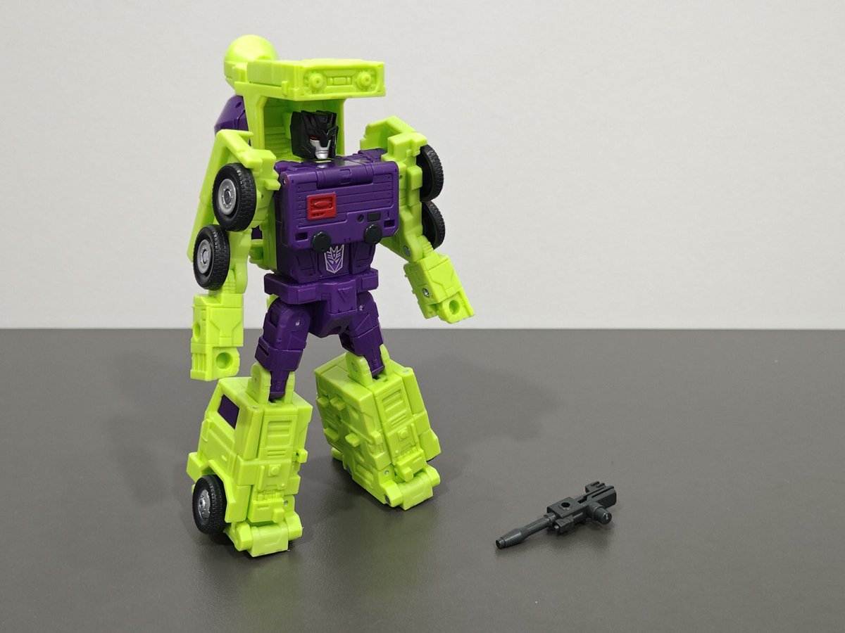 TransformersHQ1's tweet image. First look at Studio Series 86 Voyager Mixmaster!

📸: icon_of_iacon (eBay)

#Transformers #Mixmaster #Hasbro