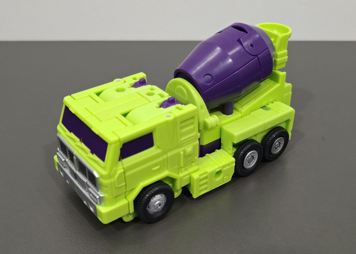 TransformersHQ1's tweet image. First look at Studio Series 86 Voyager Mixmaster!

📸: icon_of_iacon (eBay)

#Transformers #Mixmaster #Hasbro