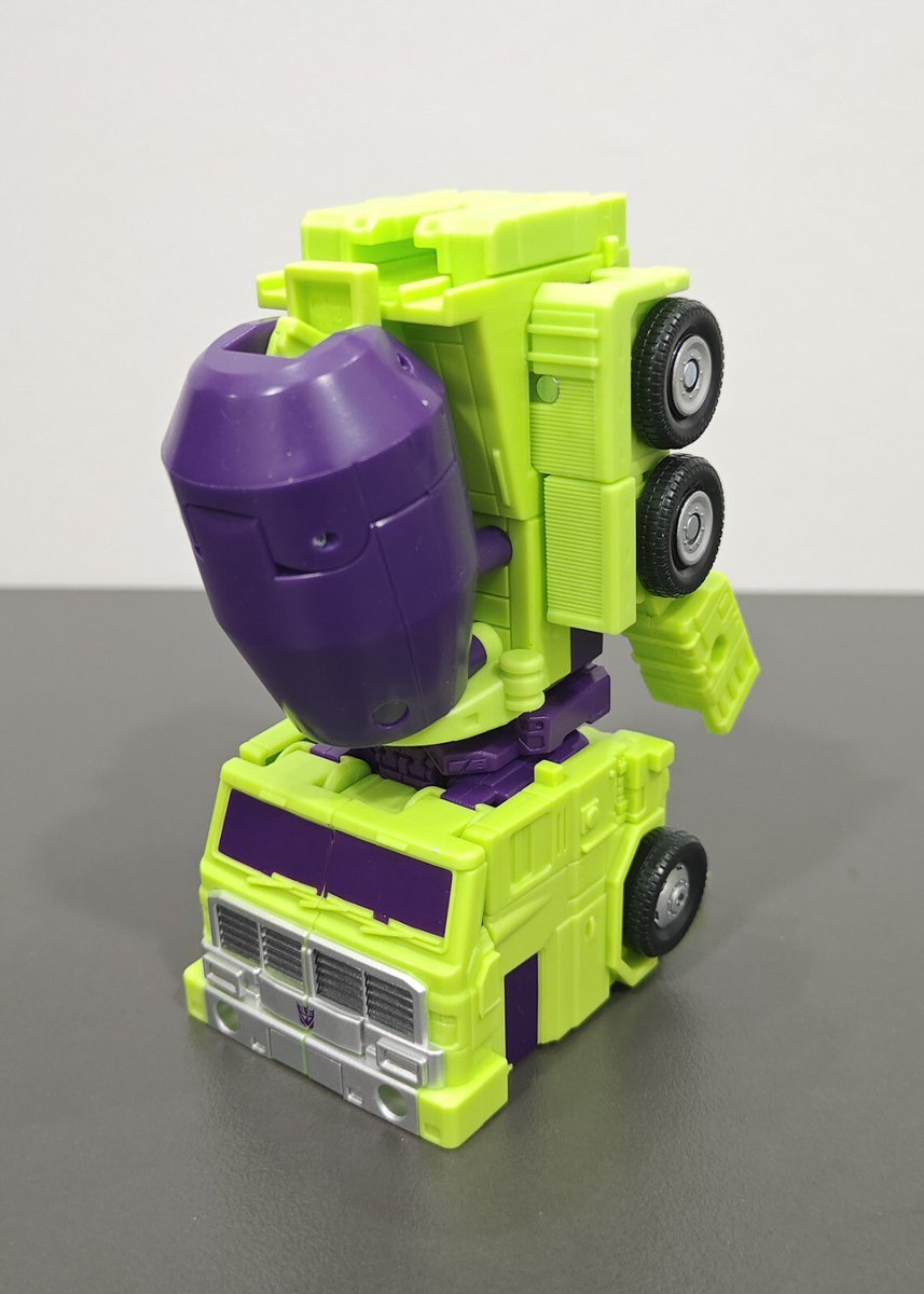 TransformersHQ1's tweet image. First look at Studio Series 86 Voyager Mixmaster!

📸: icon_of_iacon (eBay)

#Transformers #Mixmaster #Hasbro