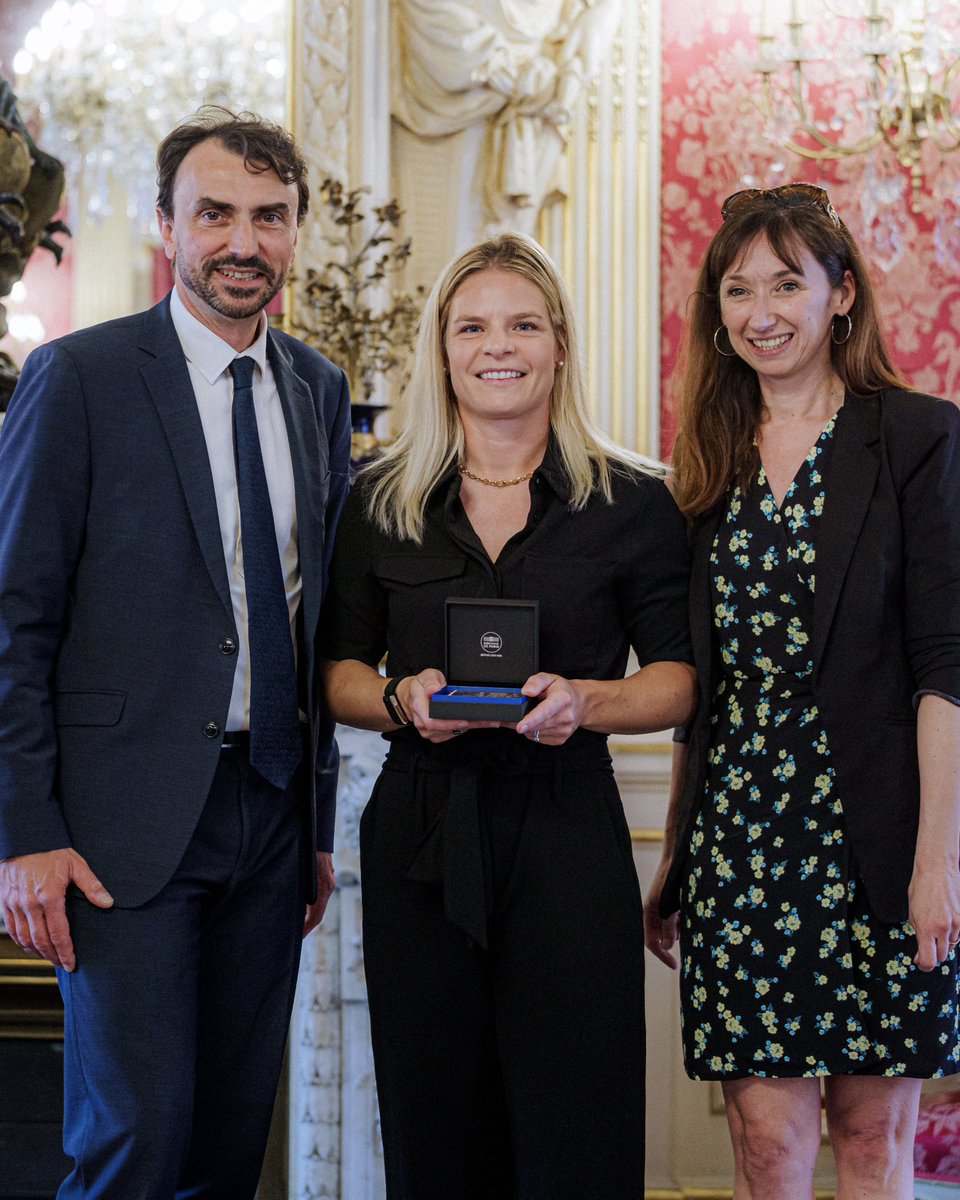 🏅🥰 La médaille de la ville de Lyon pour <a href="/ELS_9_FRANCE/">Eugénie Le Sommer</a> !