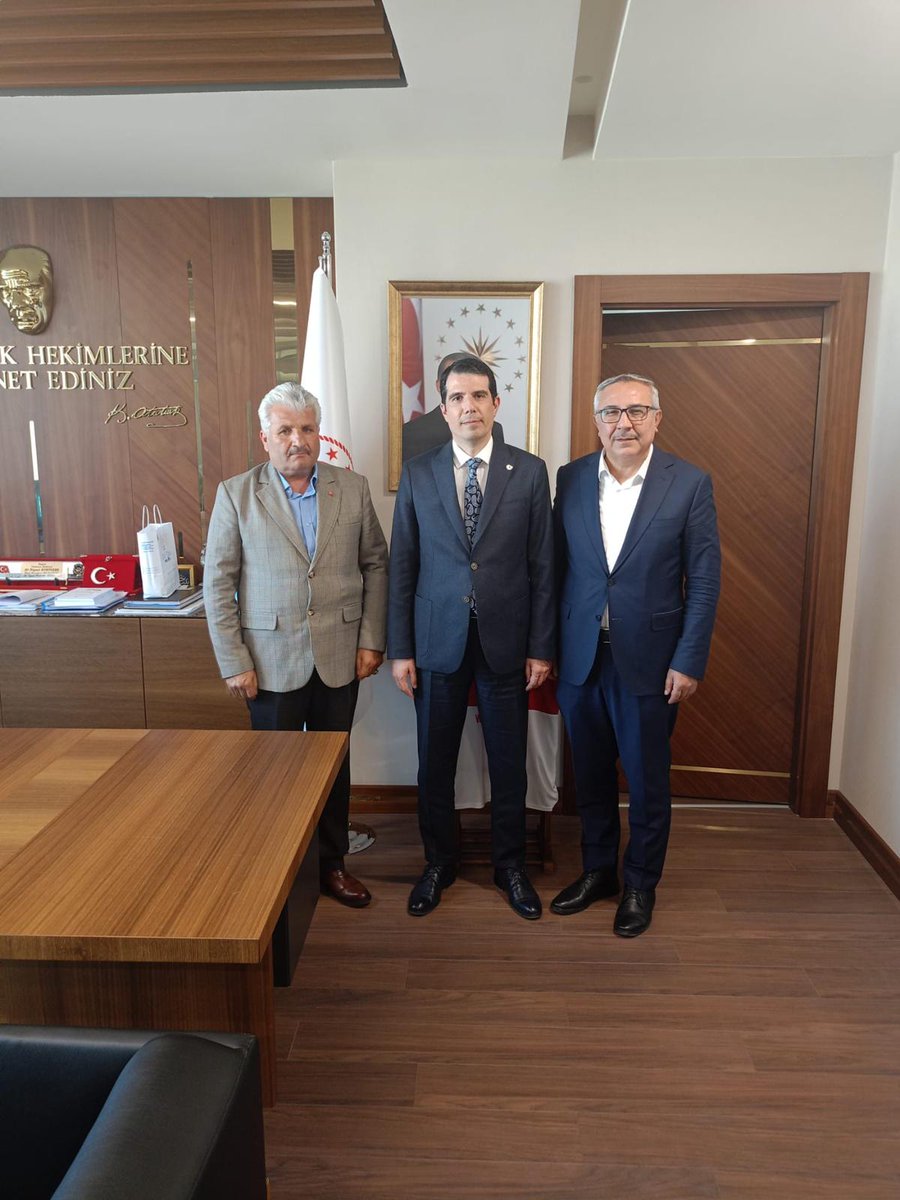 Ak_SKochisar's tweet photo. İlçe Başkanımız Sn.Levent SARIKAYA,Siyasi ve Hukuki İşler Başkanımız Sn.Ramazan YÖNDEM İl Sağlık Müdürü https://t.co/PT9UzwhcJJ. Ali Niyazi KURTCEBE’yi Makamında Ziyaret Ettiler. https://t.co/P8r4GcBZI1