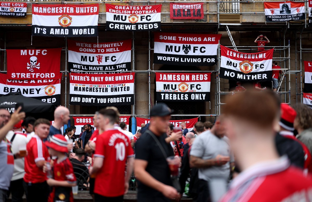 ManUtd_ID's tweet photo. Away day edisi spesial 🇪🇸 

#MUFC || #UELfinal https://t.co/WdhhiZaH28
