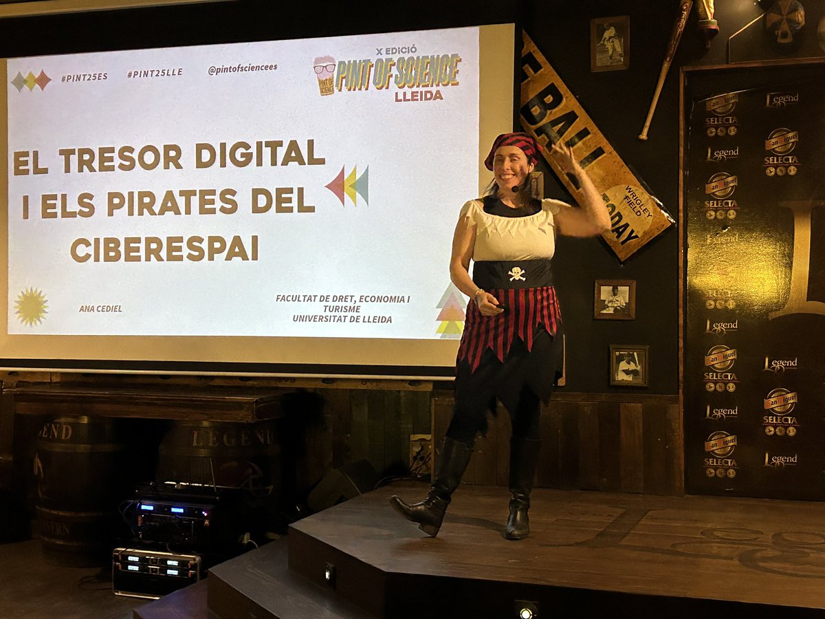 Marina Laplana (@marinalaplana) on Twitter photo Última sessió de #Pint25LLE! Ana Cediel de @universitatdelleida. #Pint25Es <a href="/pintofscienceES/">Pint of Science ES</a> Última sessió de #Pint25LLE! Ana Cediel de @universitatdelleida. #Pint25Es <a href="/pintofscienceES/">Pint of Science ES</a>