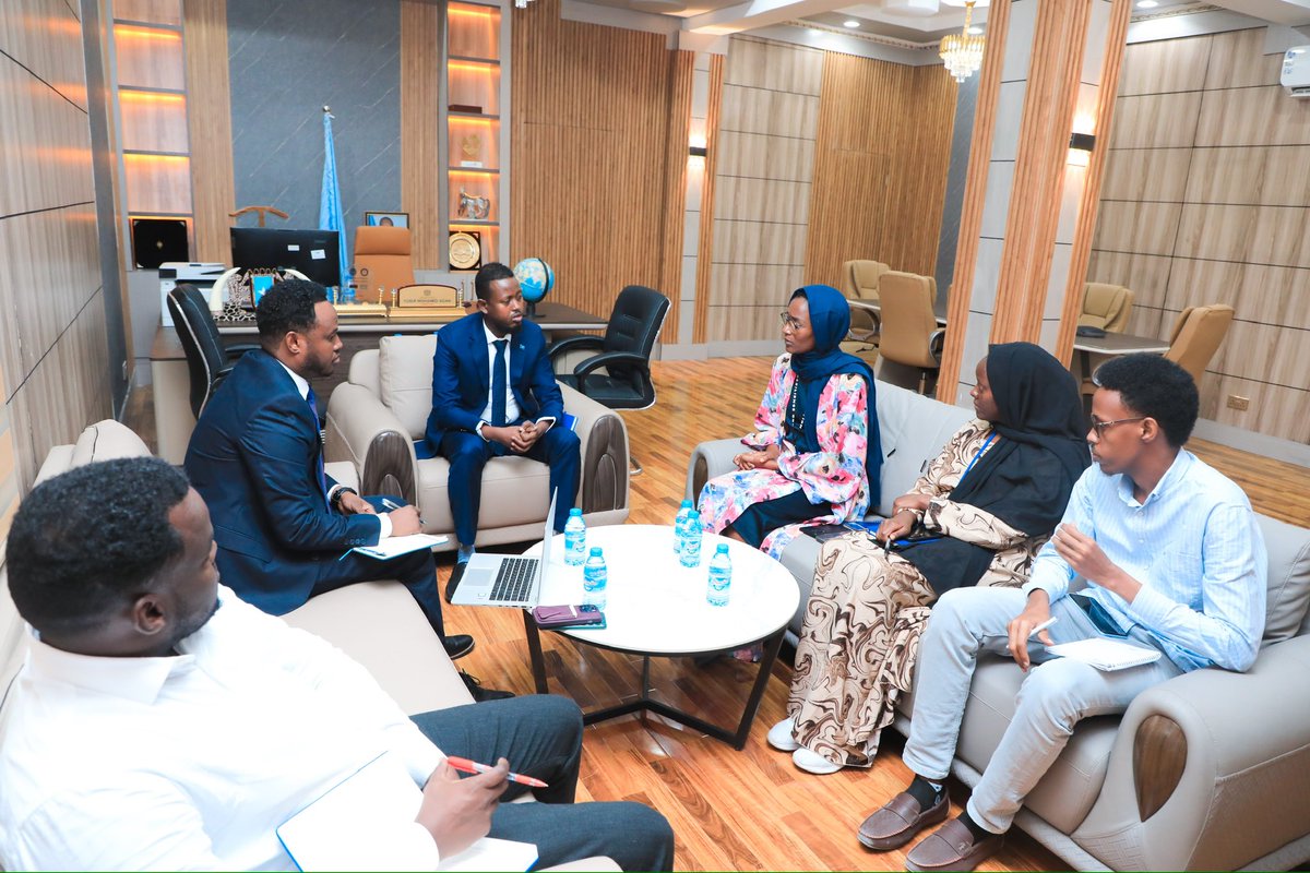 SomaliaMolsa's tweet photo. H.E. @HonYusufMohamed, Minister of @SomaliaMolsa, met with @iom_somalia to strengthen Somalia’s Labour Market Information System (LMIS) and develop a robust labour migration policy — vital steps to expand job opportunities, especially for youth, and manage workforce mobility. https://t.co/2O2hao9FKs