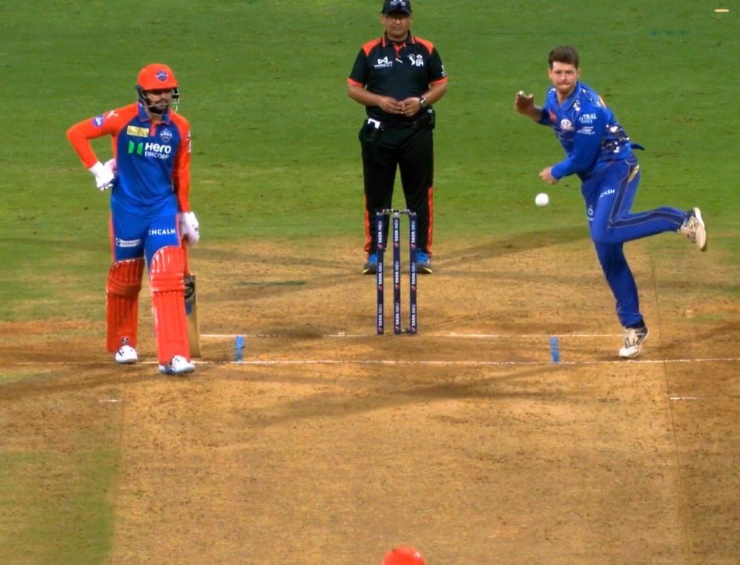 yadavsanbeep1's tweet photo. It was a clear six by Vipraj but the umpire didn't even bother to check and gave it a four.
Santer bowled a side no ball in which Vipraj got out.
Abhishek Porel was clearly not out
Umpire Indians at their best!!
#MlvsDC #DCvsMI
#BestAIFlagship
#Karnataka
#IPL2025 https://t.co/zGZYqx3Imq