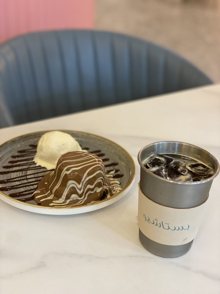 2lorm's tweet image. يمكن يخف الحنين ، وتصغر البلوه
وارتاح من همي اللي كان مرهقني 

امّا انّي انساك وانسى ايامنا الحلوه ؟
هذا هو المستحيل يصير صدقني