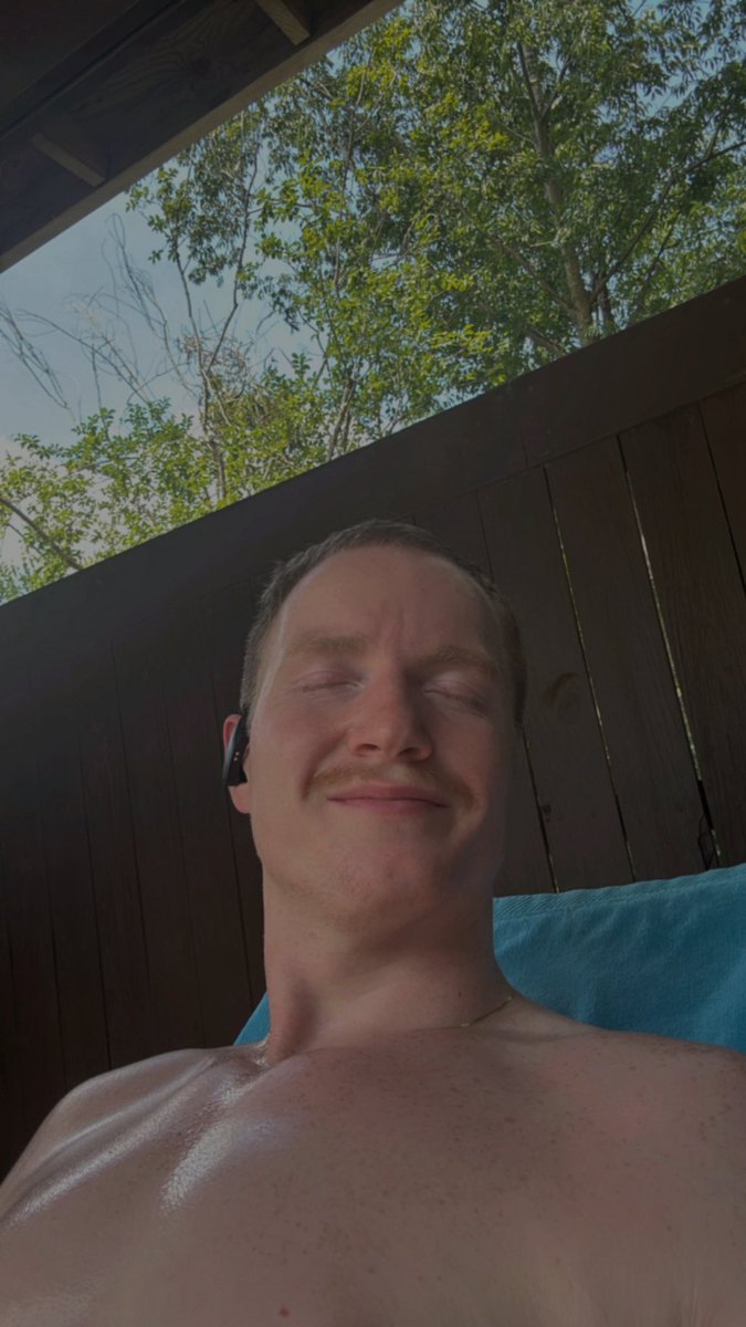 oneearedman15's tweet photo. 🌞pool days https://t.co/fjB1UqVUpG