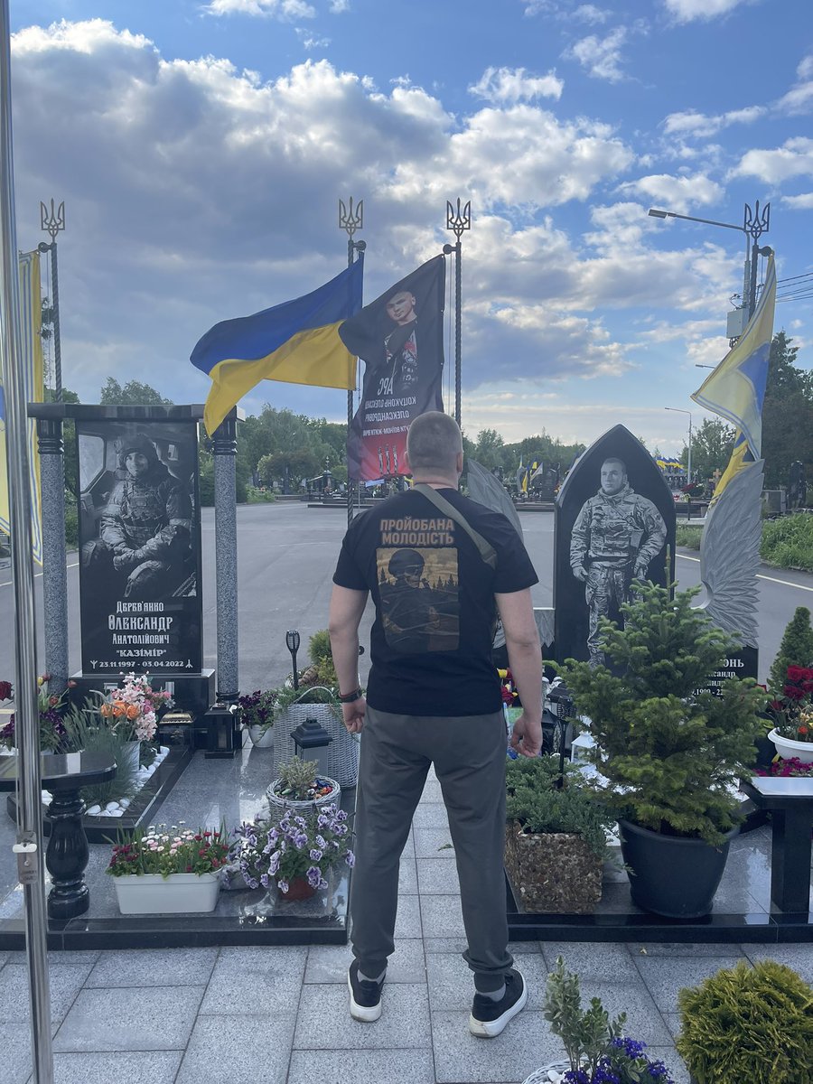 Andrey55708729's tweet image. Hello my friends🫡
Brothers and sisters, your brother needs help "it's me talking about myself 😊"
We need to complete the collection🫵 for a thermal imager and SUV repair!!!
Only thanks to you we will be able to see at night🌌 and repair the SUV after the FPV drone…