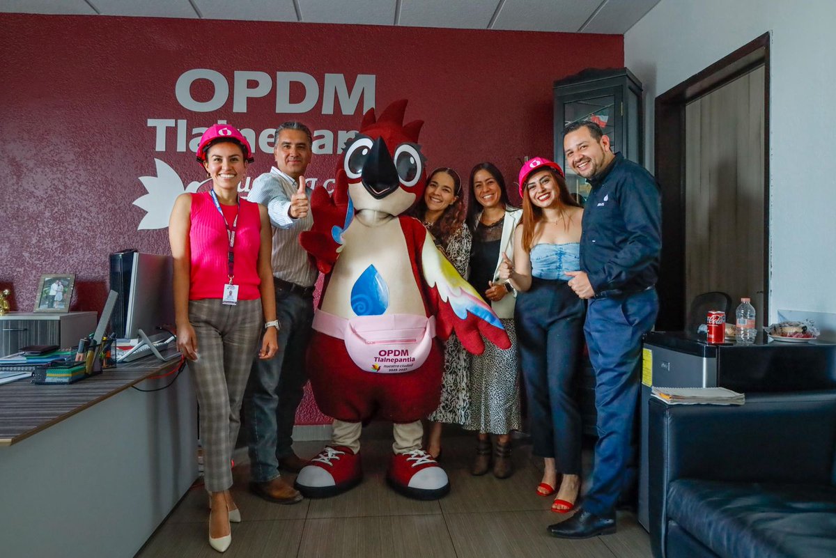 ANEASdeMexico's tweet photo. 🤝💧 @PatriciaHMx , Directora de la ANEAS, se reunió con Alberto Valdés, Director del @OPDM_Tlalne, así como con las titulares de Cultura del Agua y Comunicación Social, donde compartieron experiencias y acordaron colaborar para instaurar el programa Cascos Rosas, entre otros.

#ANEAS #LaRedQueSumaFluyeYConecta 💦 #CulturaHídrica