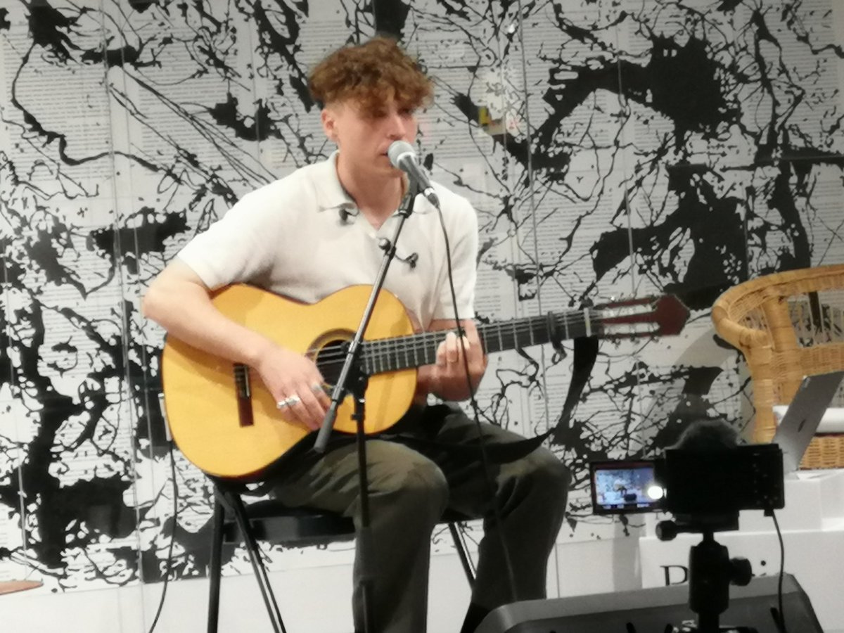 Jordi Sugranyes (@cracksona9) on Twitter photo El Bruno de Fabriizi de <a href="/DoushaMama/">Mama Dousha</a> ha participat en una conversa concert a <a href="/OnaLlibres/">Ona Llibres</a> de #Barcelona #concert_num 3891 El Bruno de Fabriizi de <a href="/DoushaMama/">Mama Dousha</a> ha participat en una conversa concert a <a href="/OnaLlibres/">Ona Llibres</a> de #Barcelona #concert_num 3891