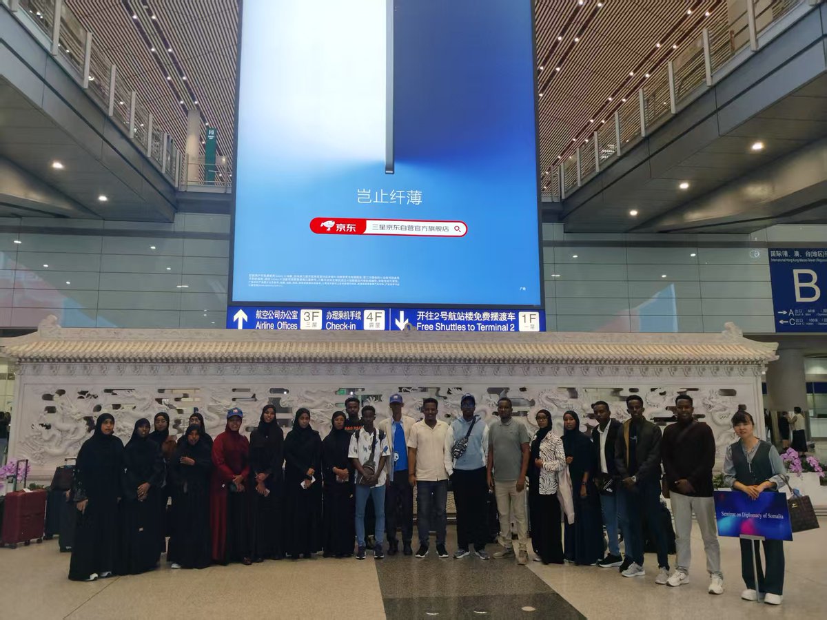 Chinese Embassy in Somalia (@chinesesomalia) on Twitter photo 20 young 🇸🇴 diplomats from <a href="/MOFASomalia/">Ministry of Foreign Affairs 🇸🇴</a> are in Beijing for an experience sharing program. As a sincere friend of Somalia, China will continue to support the capacity building of the country.🇨🇳🤝🇸🇴 20 young 🇸🇴 diplomats from <a href="/MOFASomalia/">Ministry of Foreign Affairs 🇸🇴</a> are in Beijing for an experience sharing program. As a sincere friend of Somalia, China will continue to support the capacity building of the country.🇨🇳🤝🇸🇴