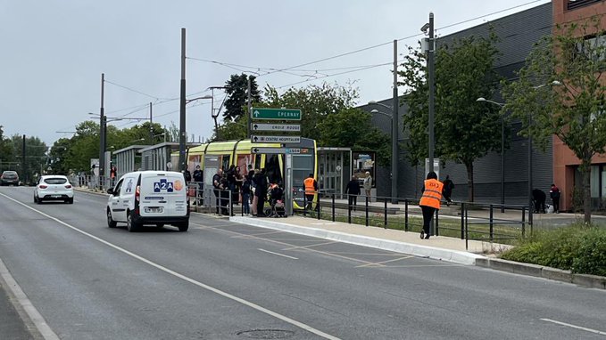 VoxActu (@voxactu_off) on Twitter photo đŽđ«đ· ALERTE INFO â Attaque au couteau dans un tramway Ă Reims
âĄïž Des individus du quartier Wilson sont montĂ©s dans un tramway, ont gazĂ© lâensemble des passagers avant de poignarder un jeune de 17 ans, selon LâUnion.
đ„ Lâagression, dâune violence extrĂȘme, sâest produite en đŽđ«đ· ALERTE INFO â Attaque au couteau dans un tramway Ă Reims
âĄïž Des individus du quartier Wilson sont montĂ©s dans un tramway, ont gazĂ© lâensemble des passagers avant de poignarder un jeune de 17 ans, selon LâUnion.
đ„ Lâagression, dâune violence extrĂȘme, sâest produite en