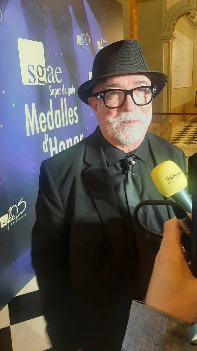 Aquest vespre en <a href="/JordMilan/">Jordi Milan Milan</a> recollirà la Medalla d'Honor de la SGAE <a href="/SGAEAAEE/">SGAE Artes Escénicas</a> en una gala al <a href="/Liceu_cat/">Gran Teatre del Liceu</a> Molt orgullosos!