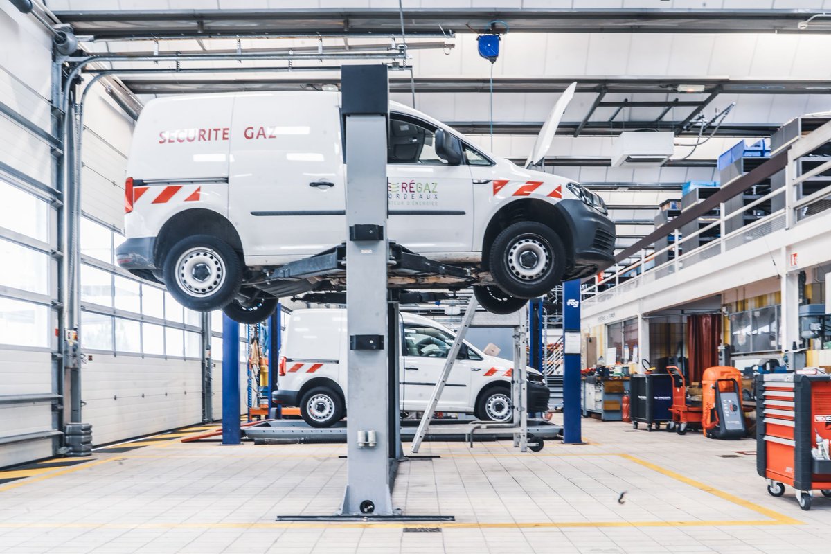 RegazBordeaux's tweet photo. 🔧 Rencontrez Vincent, mécanicien au garage Régaz ! Notre équipe soudée entretient une flotte de 180 véhicules au #BioGNV. De la réparation à la carrosserie, en passant par le dépannage, nous assurons tout l'entretien nécessaire pour garder notre flotte opérationnelle. https://t.co/Q6BGf1mrxe