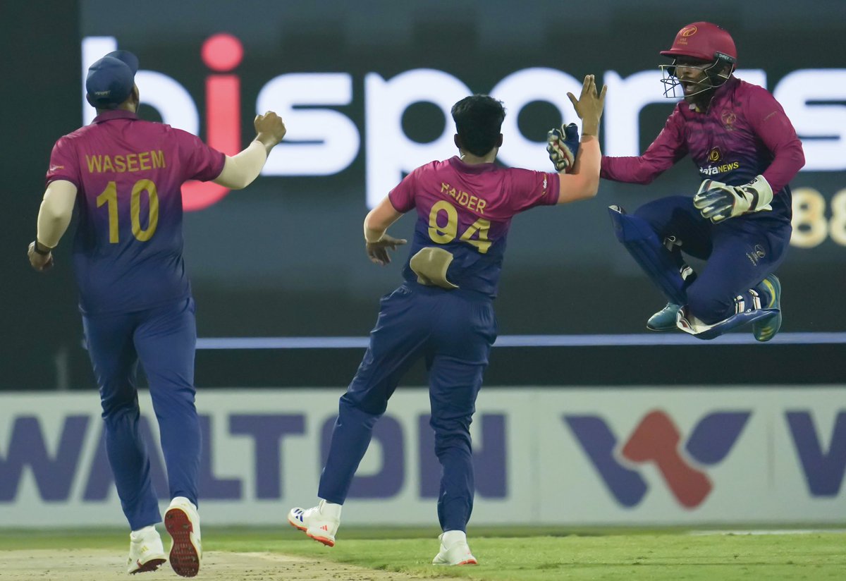Paul Radley (@paulradley) on Twitter photo They’ve only gone and done it!
UAE clinch the T20I series against Bangladesh. Alishan Sharafu and Haider Ali outstanding
From no-hopers in ODIs to world-beaters in T20Is. Could do some damage at the Asia Cup (if it happens) later this year
📸<a href="/EmiratesCricket/">UAE Cricket Official</a> They’ve only gone and done it!
UAE clinch the T20I series against Bangladesh. Alishan Sharafu and Haider Ali outstanding
From no-hopers in ODIs to world-beaters in T20Is. Could do some damage at the Asia Cup (if it happens) later this year
📸<a href="/EmiratesCricket/">UAE Cricket Official</a>