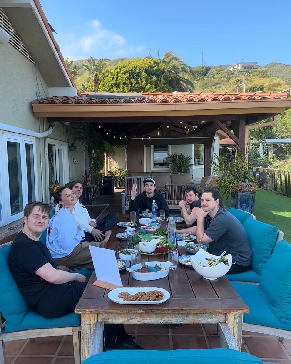 daviddamiano99's tweet image. The album is out and I really don’t know how to express how joyful and proud I am. It’s been such an incredible journey already and we are only at the very beginning.
I want to thank all the people that worked on this with me Jason Evigan, Sarah Hudson, Marks Schick, Jackson Rau,…
