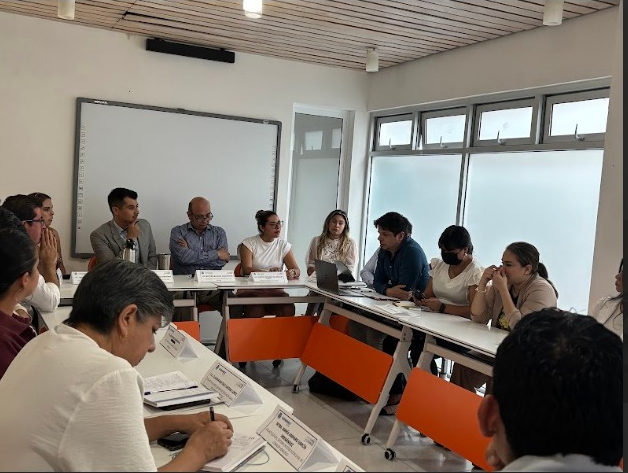 COPARMEX XALAPA (@coparmexal) on Twitter photo En Coparmex Xalapa nos reunimos con Rafael Hernández Martínez, director de la Alianza para la Educación Dual Profesional en México.
Participaron CONALEP, CECYTEV, ICATVER, DET y SEMSyS.
Dialogamos sobre cómo fortalecer la formación dual en beneficio de jóvenes y empresas. 🎓🤝 En Coparmex Xalapa nos reunimos con Rafael Hernández Martínez, director de la Alianza para la Educación Dual Profesional en México.
Participaron CONALEP, CECYTEV, ICATVER, DET y SEMSyS.
Dialogamos sobre cómo fortalecer la formación dual en beneficio de jóvenes y empresas. 🎓🤝