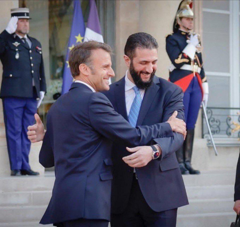 Guillaume_Bigot's tweet image. 🚨 E. Macron veut des mesures concrètes face à la gravité des faits présentés dans le rapport sur les Frères musulmans.
1ère mesure : ne pas recevoir en grande pompe le djihadiste fondateur d’Al-Nosra.