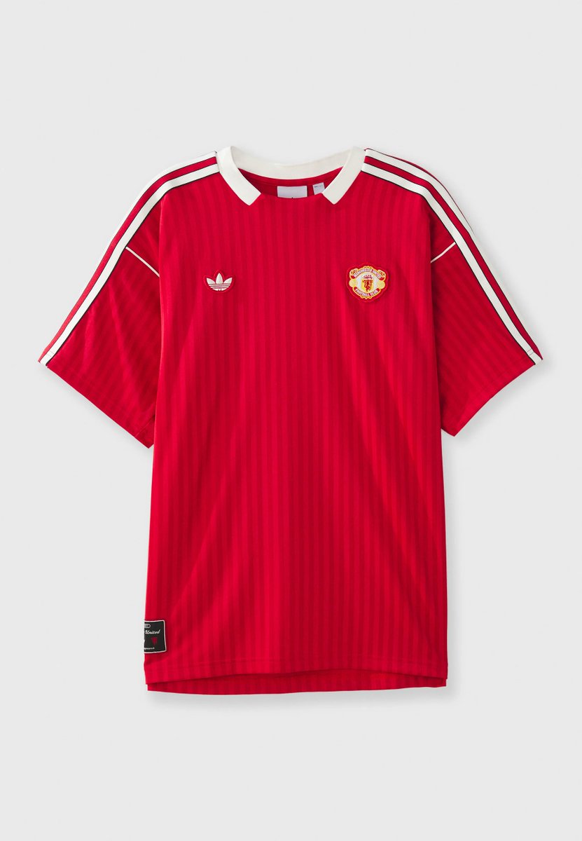 Resimlerdeki Adidas Originals Ikonlar Koleksiyonu'ndan Liverpool icin de cikarilacak. Bir ceket, bir overshirt tarzi kazak ve klasik forma satisa cikacaktir