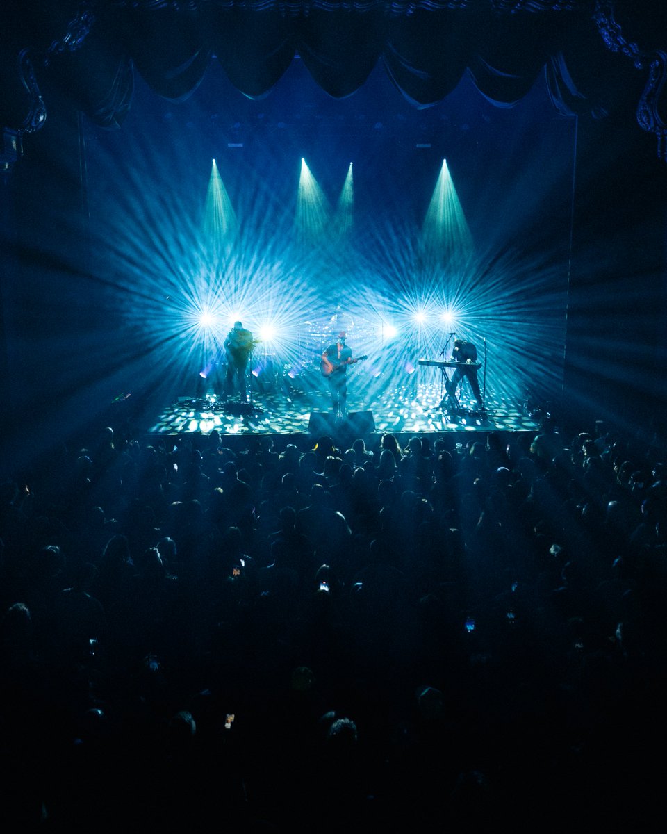 XAmbassadors's tweet photo. can’t wait to do this againnnnn which stone cold classíques from VHS you guys wanna hear??? #VHSXTour
📸: Ethan Glanger https://t.co/63nYSs3VXg