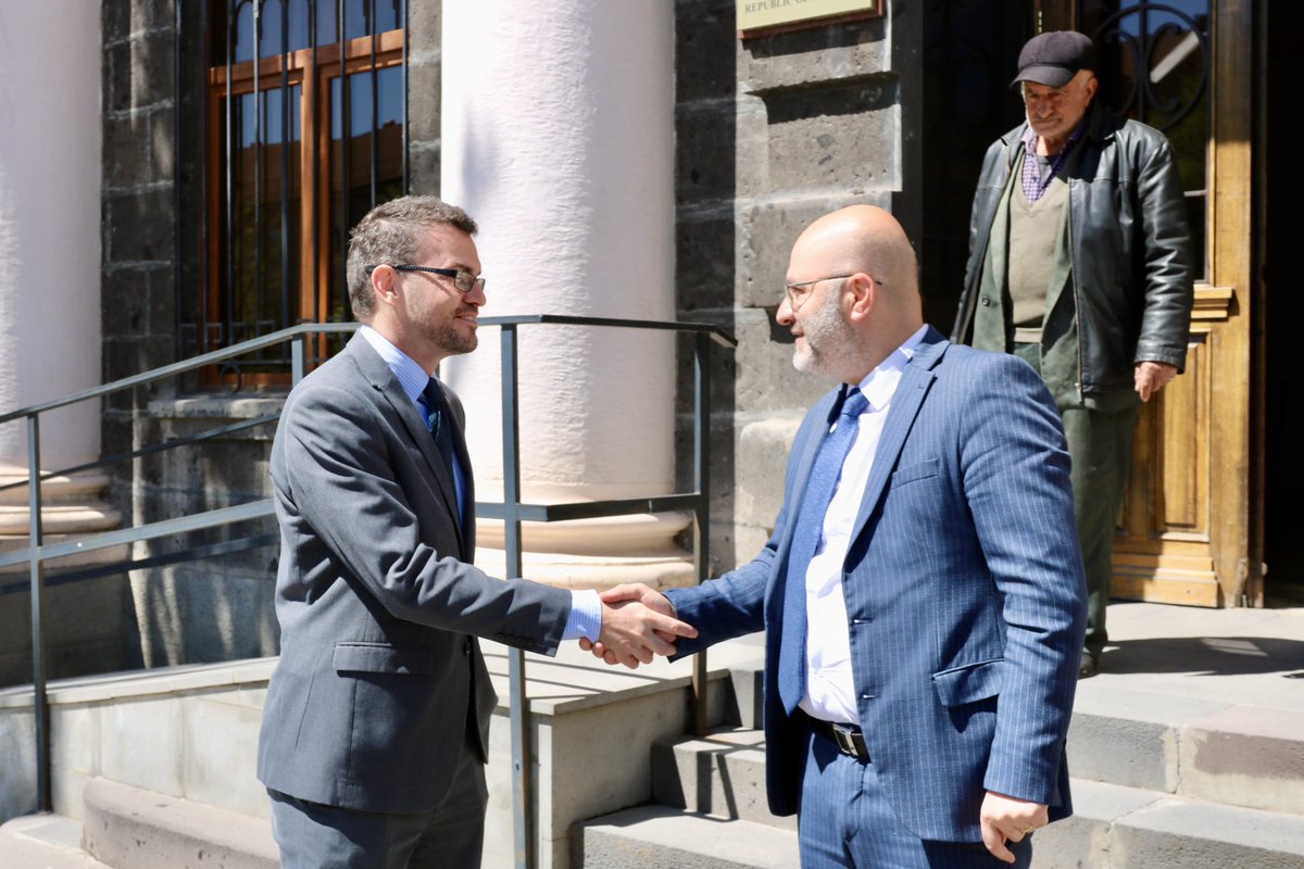 UKinArmenia's tweet photo. Ambassador Gallagher visited #Gyumri—#Armenia’s 2nd largest city, where UK 🇬🇧 supports tech, cyber education and inclusive innovation. Met with Governor &amp; Mayor, and saw how 🇬🇧-🇦🇲 partnerships are creating new opportunities to grow.
#UKinArmenia #DigitalPomegranate #crelab https://t.co/XLQGaa0k9t