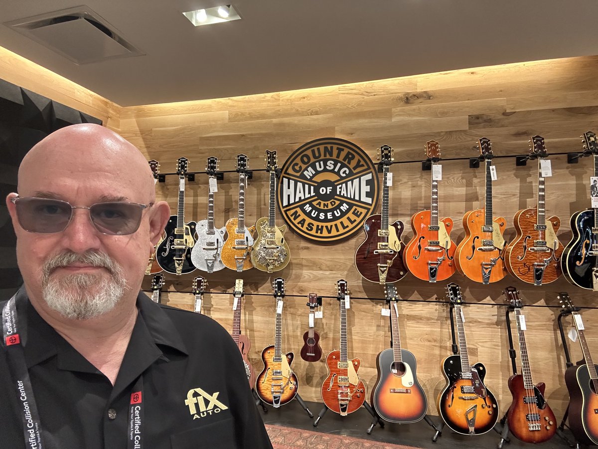 Peter_Res_USA's tweet photo. Nashville, to przecież stolica Country! Toyota zorganizowała konferencję w Country Music Hall of Fame 🤠🎶🎸
#Toyta #Nashville #autobanda https://t.co/ty1nZn4COO