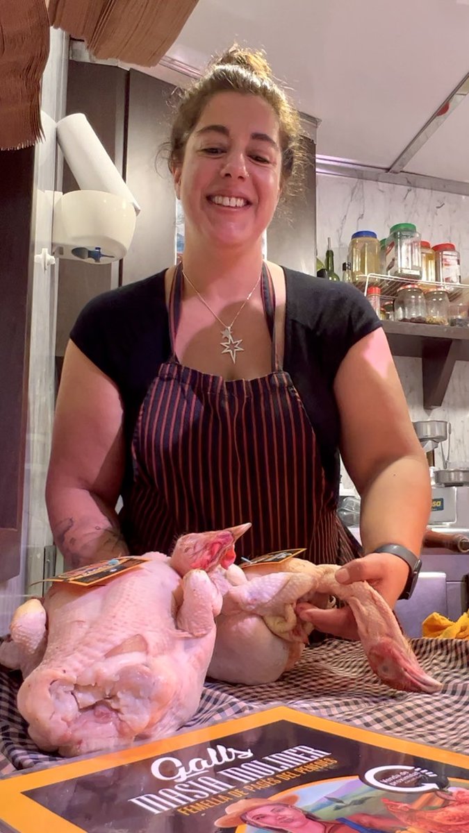 mercatdelesseps's tweet image. 🍗Quin goig que fa veure com de plena està avui la parada de Polleria Natàlia
Avui et portem opcions delicioses i fàcils de cuinar! 🍽️

🔥Tot elaborat amb pollastre ecològic i sense additius

#MenjarPerEmportar #Pollastre #Pollería #Ecològic #SenseAdditius