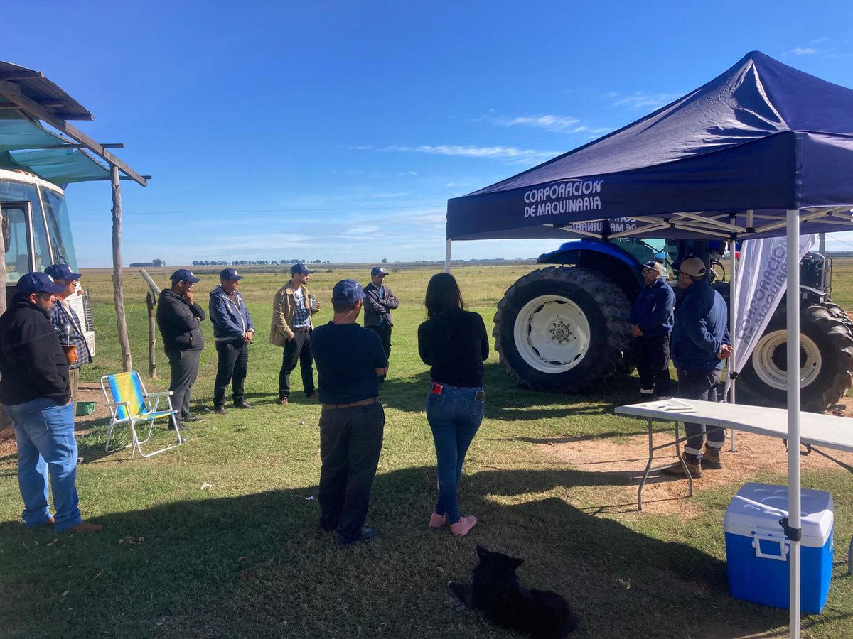 corporacionuy's tweet image. A CAMPO | Tecnología, productividad y cercanía.
Junto a productores en todo el país, presentando sistemas de trabajo que potencian resultados.

#Newholland #Comasa #corporaciondemaquinaria