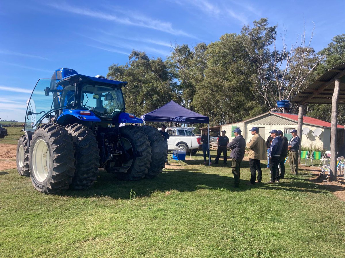 corporacionuy's tweet image. A CAMPO | Tecnología, productividad y cercanía.
Junto a productores en todo el país, presentando sistemas de trabajo que potencian resultados.

#Newholland #Comasa #corporaciondemaquinaria