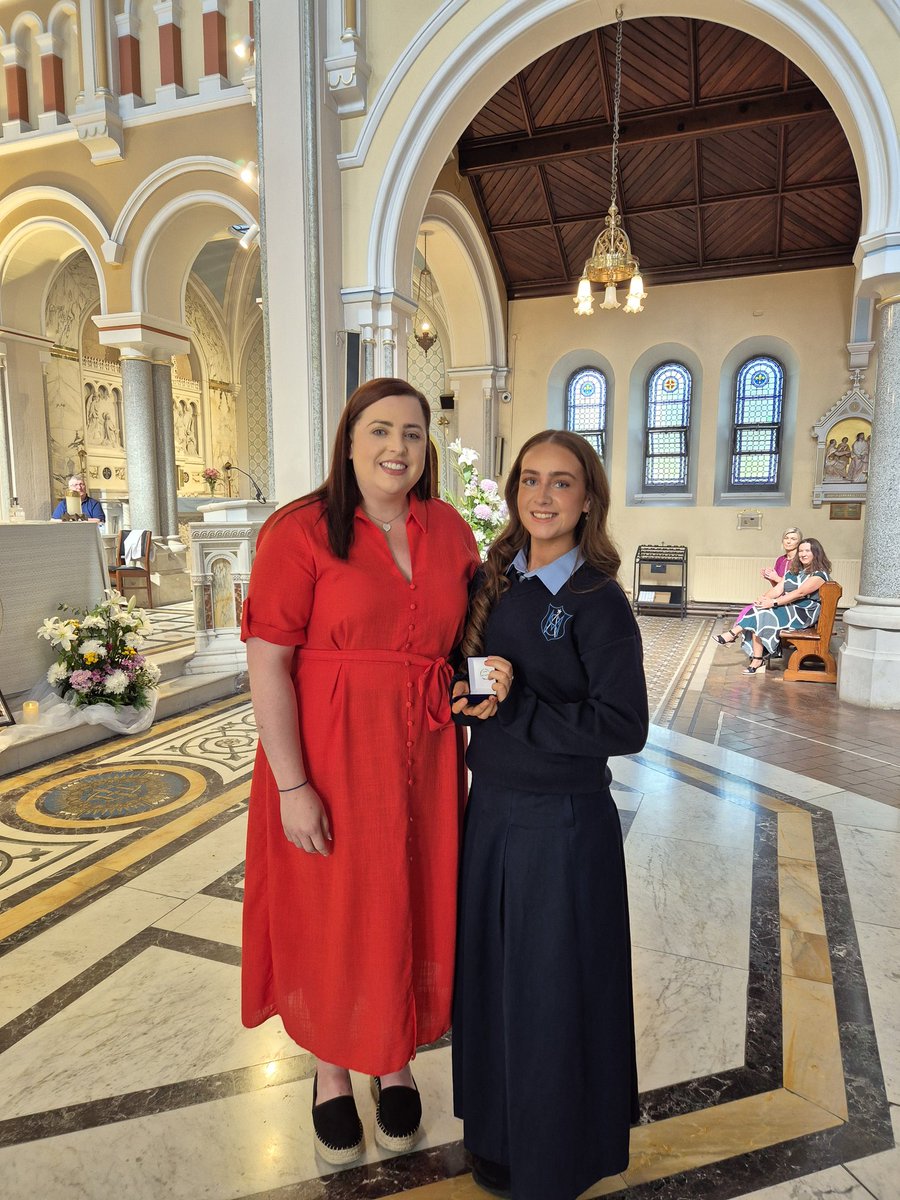 Dedication to an teanga beo was rewarded today when Erin Carroll &amp; Sarah McGuigan won the medals for #Gaeilge. #Graduation #Classof2025 #LeavingCert #SchoolCommunity 🏅📷